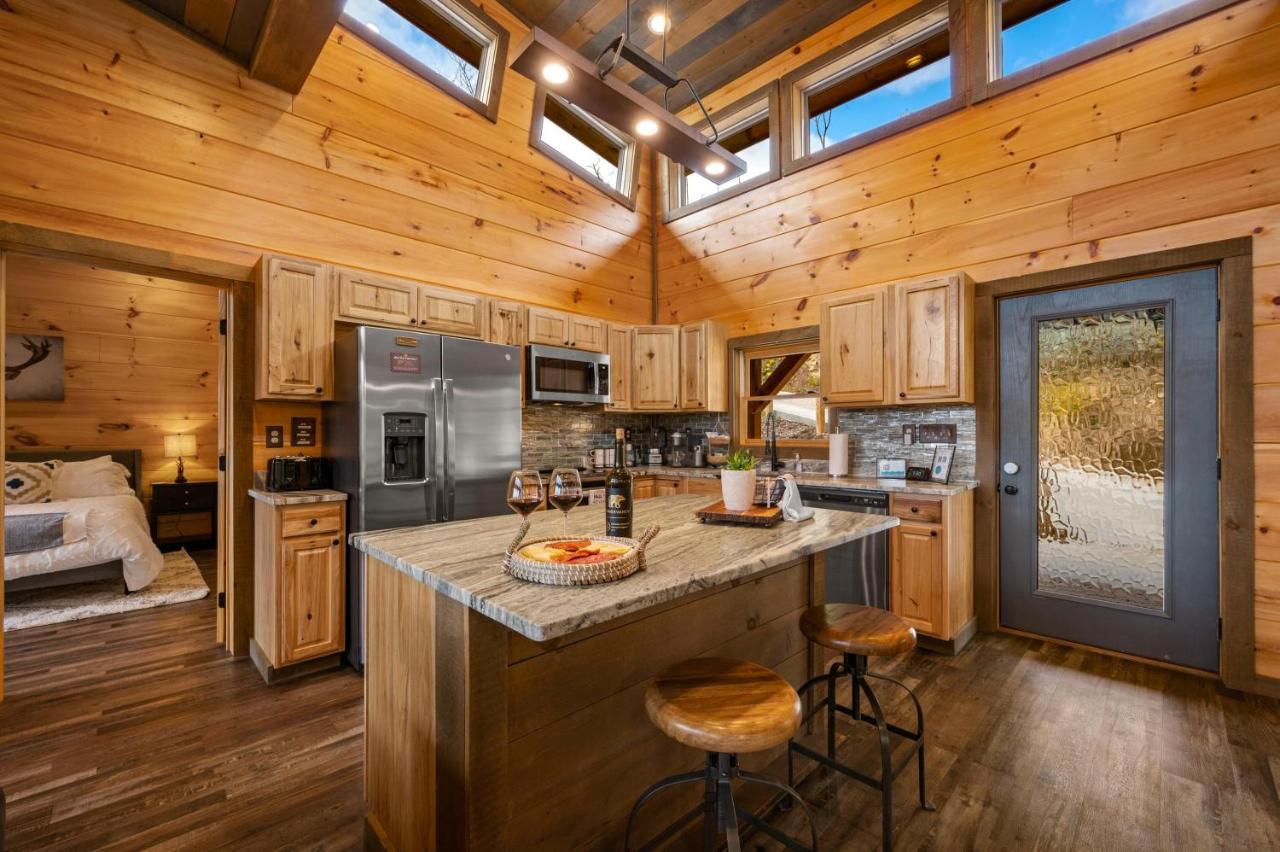 2021 Cabin - Gorgeous Fall Views, GameRm, HotTub, Xbox, Bears, Gatlinburg 10min&Ober 5min Exterior foto