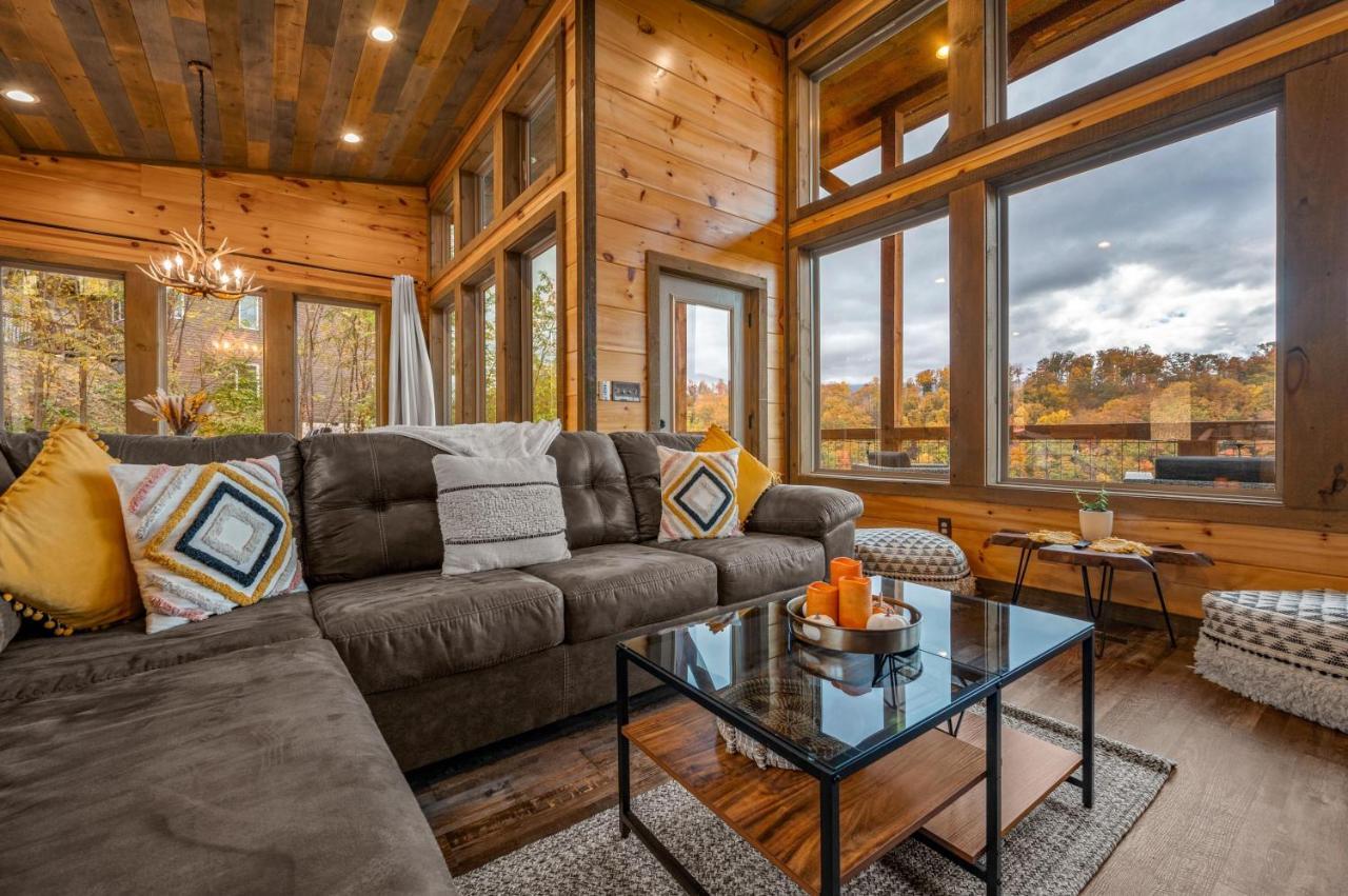 2021 Cabin - Gorgeous Fall Views, GameRm, HotTub, Xbox, Bears, Gatlinburg 10min&Ober 5min Exterior foto