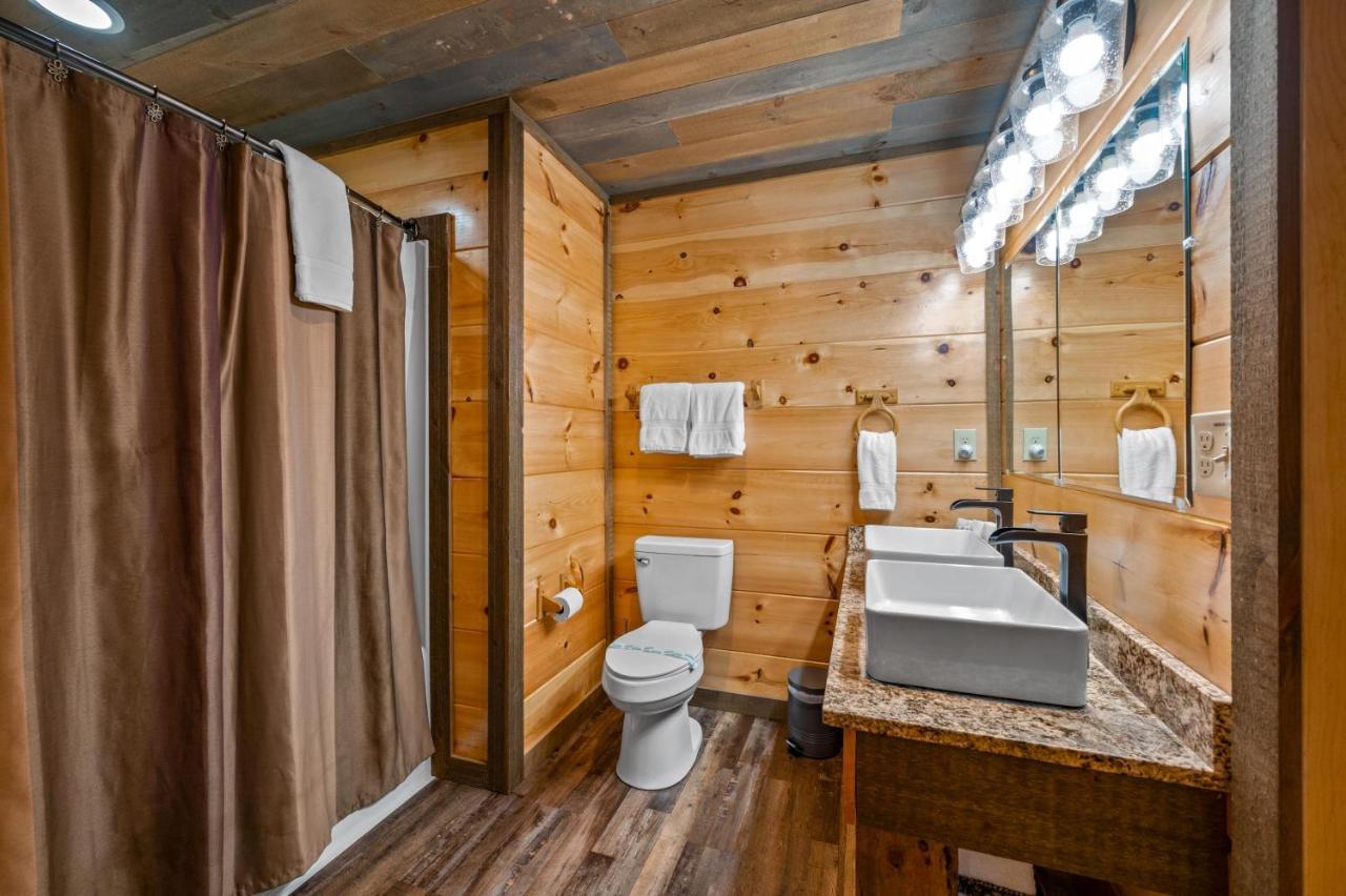 2021 Cabin - Gorgeous Fall Views, GameRm, HotTub, Xbox, Bears, Gatlinburg 10min&Ober 5min Exterior foto