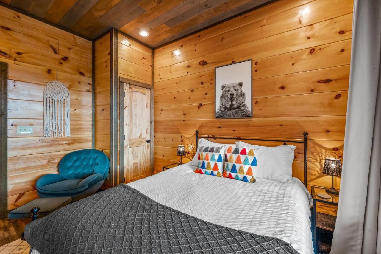 2021 Cabin - Gorgeous Fall Views, GameRm, HotTub, Xbox, Bears, Gatlinburg 10min&Ober 5min Exterior foto