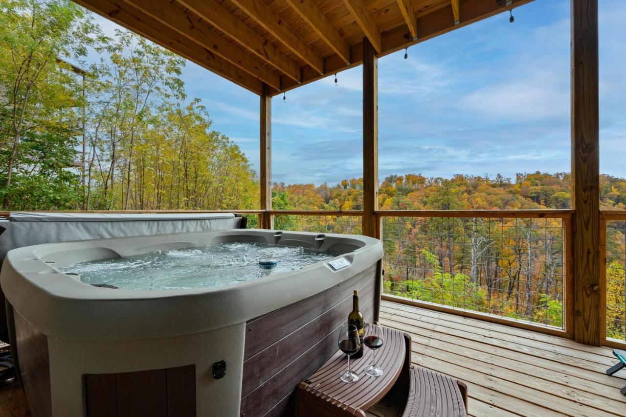 2021 Cabin - Gorgeous Fall Views, GameRm, HotTub, Xbox, Bears, Gatlinburg 10min&Ober 5min Exterior foto